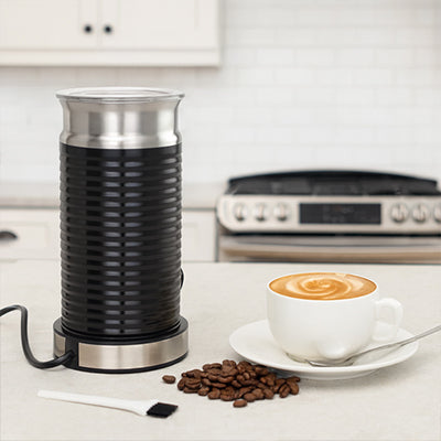 Mousseur à Lait électrique automatique avec cafetière sur plan de travail
