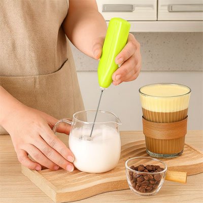 Mousseur à lait style barista Mousse onctueuse avec mousseur jaune