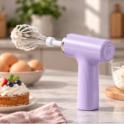 Batteur mixeur sans fil violet dans une cuisine lumineuse