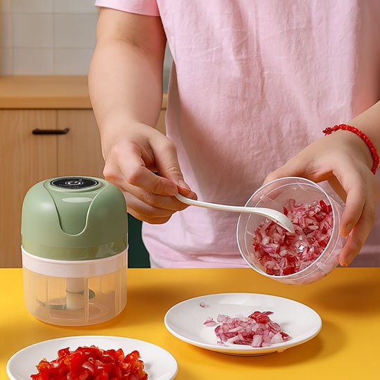 Hachoir electrique pour hacher viande herbes et oignons facilement
