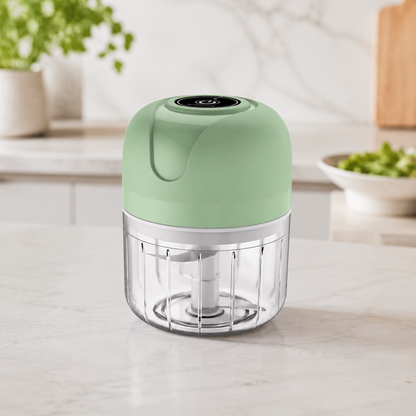 Mini hachoir électrique USB vert en cuisine